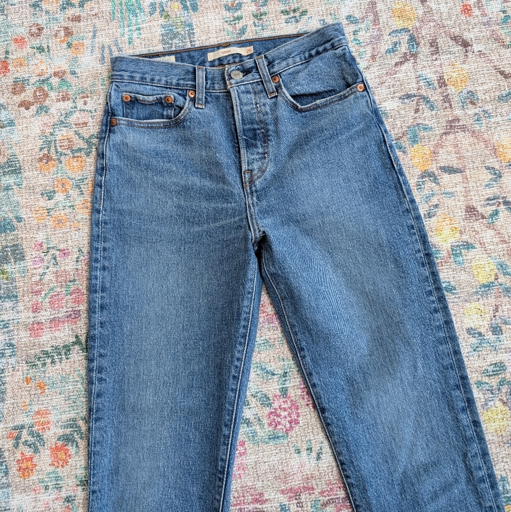 Levi's Wedgie Jeans - Picture 4 of 9